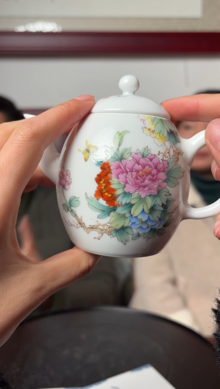 【闪购商品】壶A21【人间瓷画】《操华英》