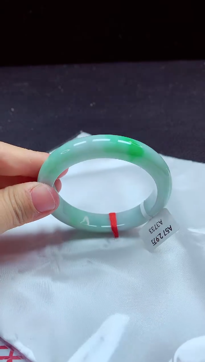 【闪购商品】翡翠手镯未镶嵌镯子57+