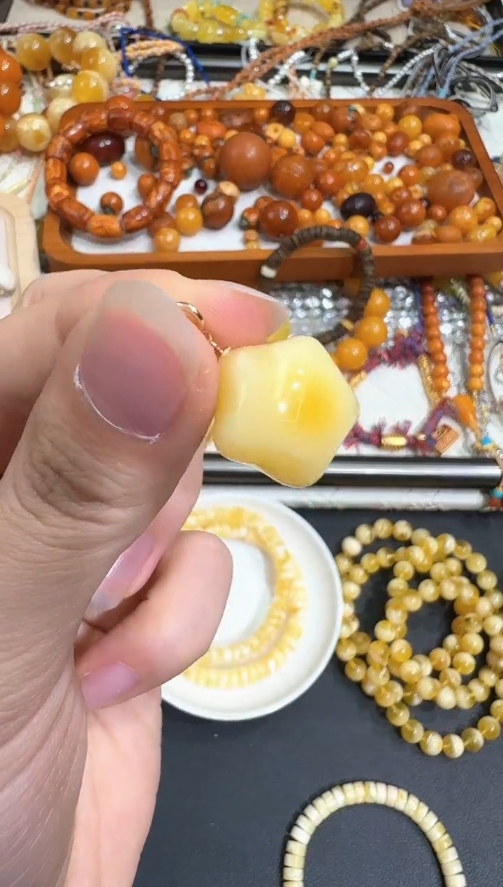 【闪购商品】18K金镶嵌蜜蜡颈饰X0318-1195-173/18k