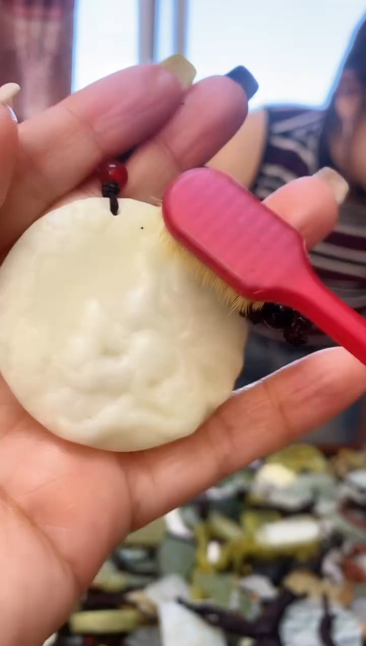 未镶嵌岫玉吊坠   