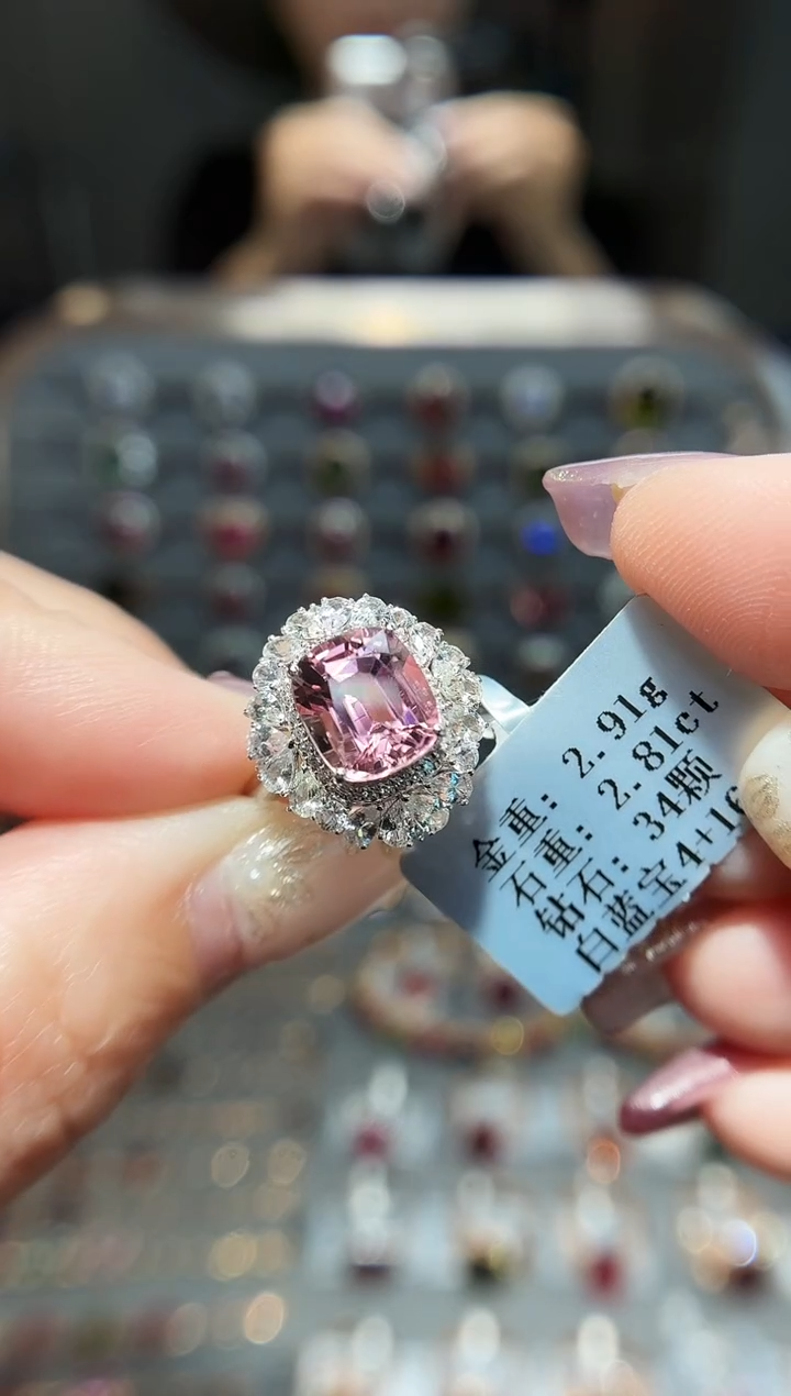 18K金镶嵌戒指碧玺2.81