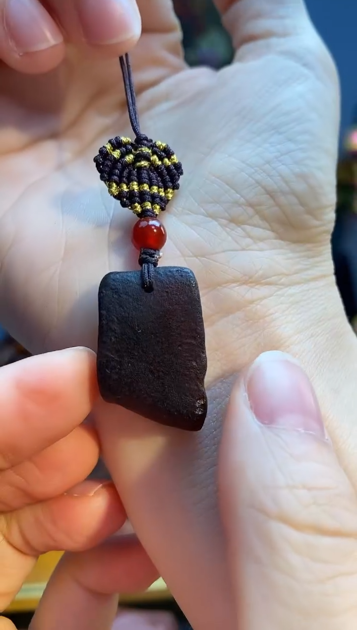 琥珀颈饰未镶嵌吊坠