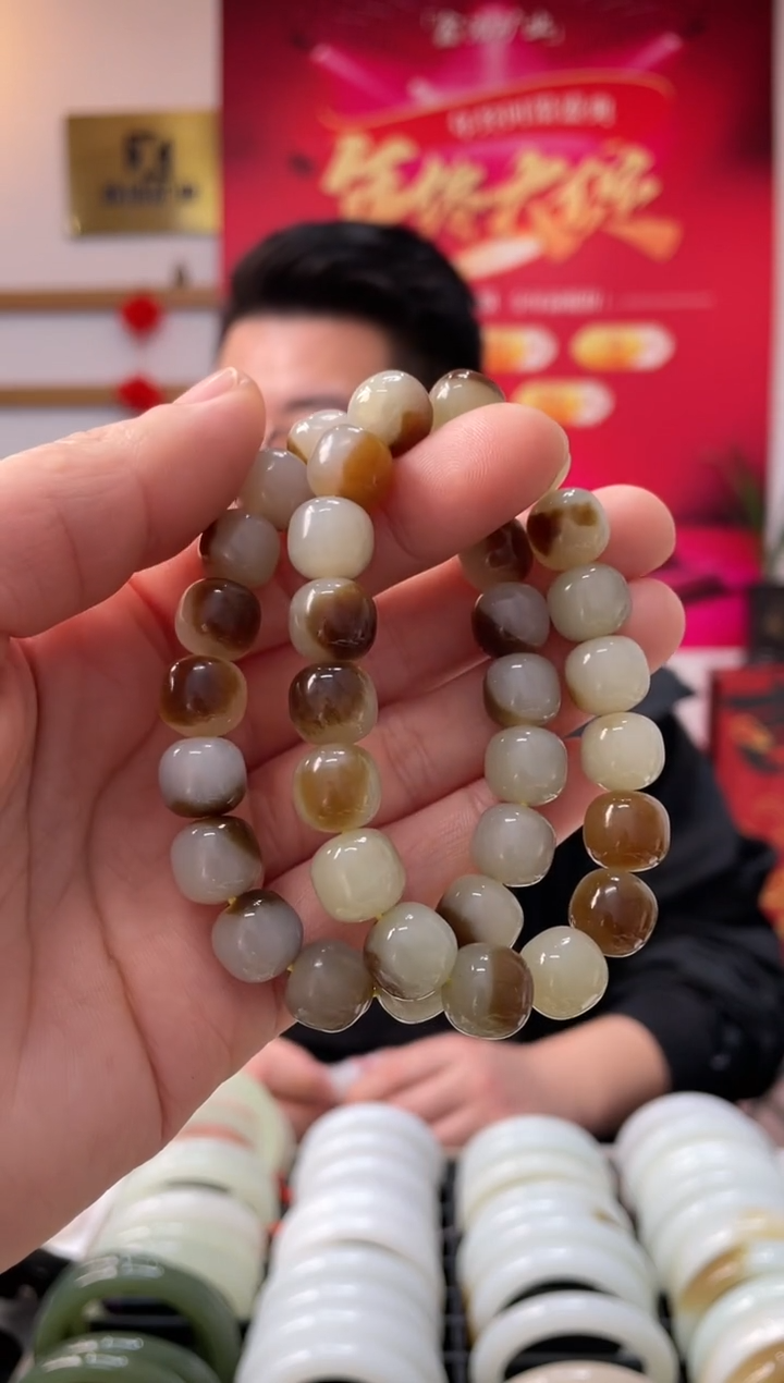 【闪购商品】和田玉手串未镶嵌红糖绿卡10-11手串随机发一件