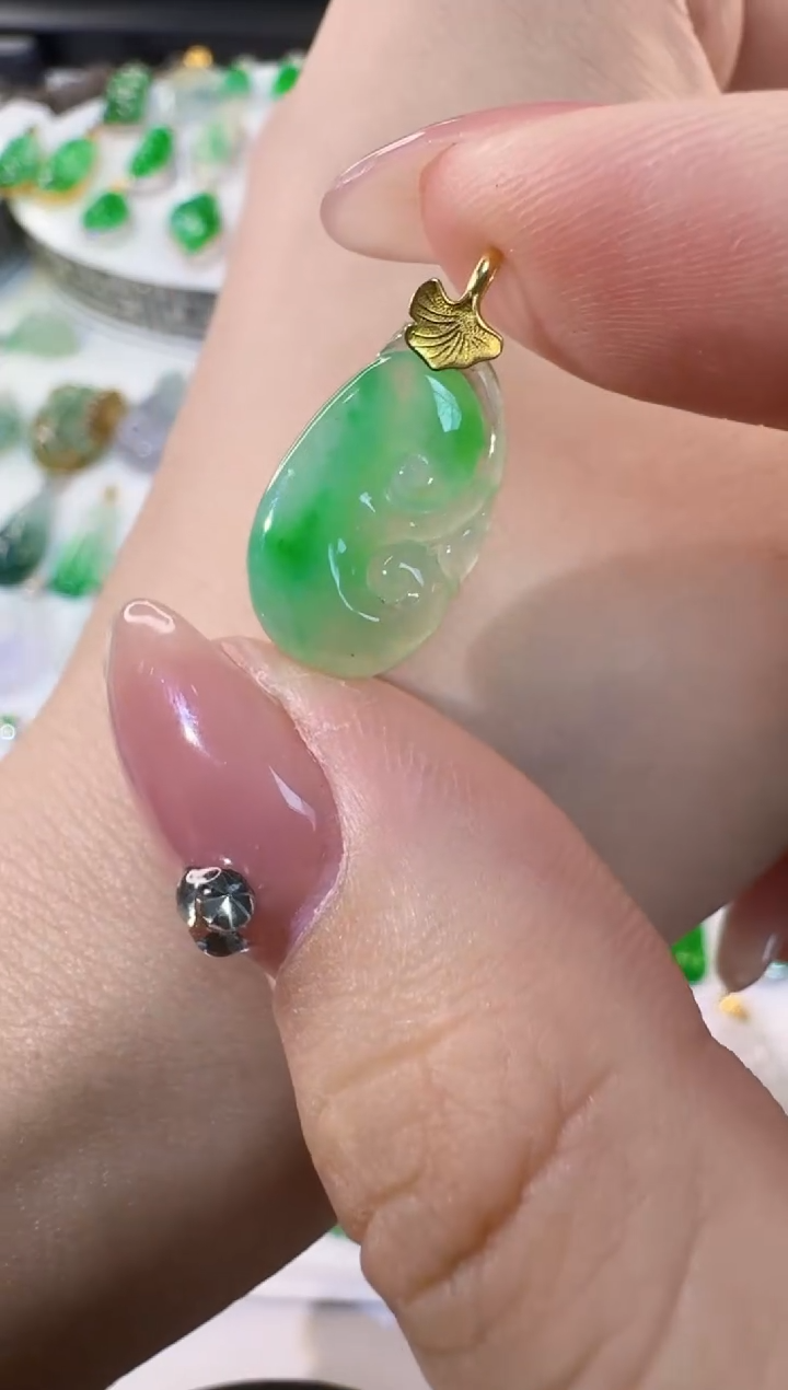 颈饰18K金镶嵌翡翠缅甸A货翡翠