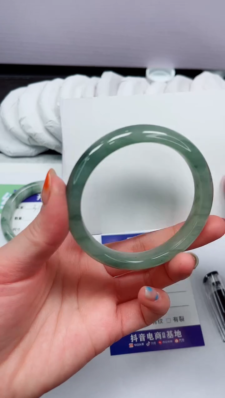 【闪购商品】石英质玉未镶嵌手镯317