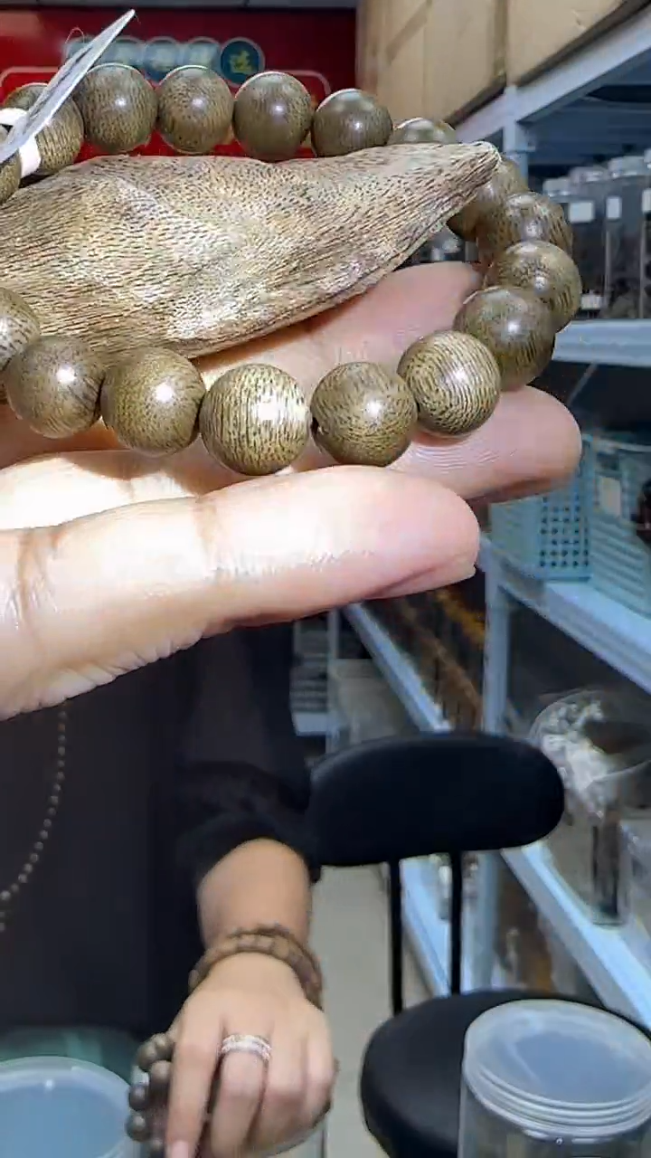 沉香碎屑沉香养香天然野黑油格1.2单圈配沉香碎屑养香罐