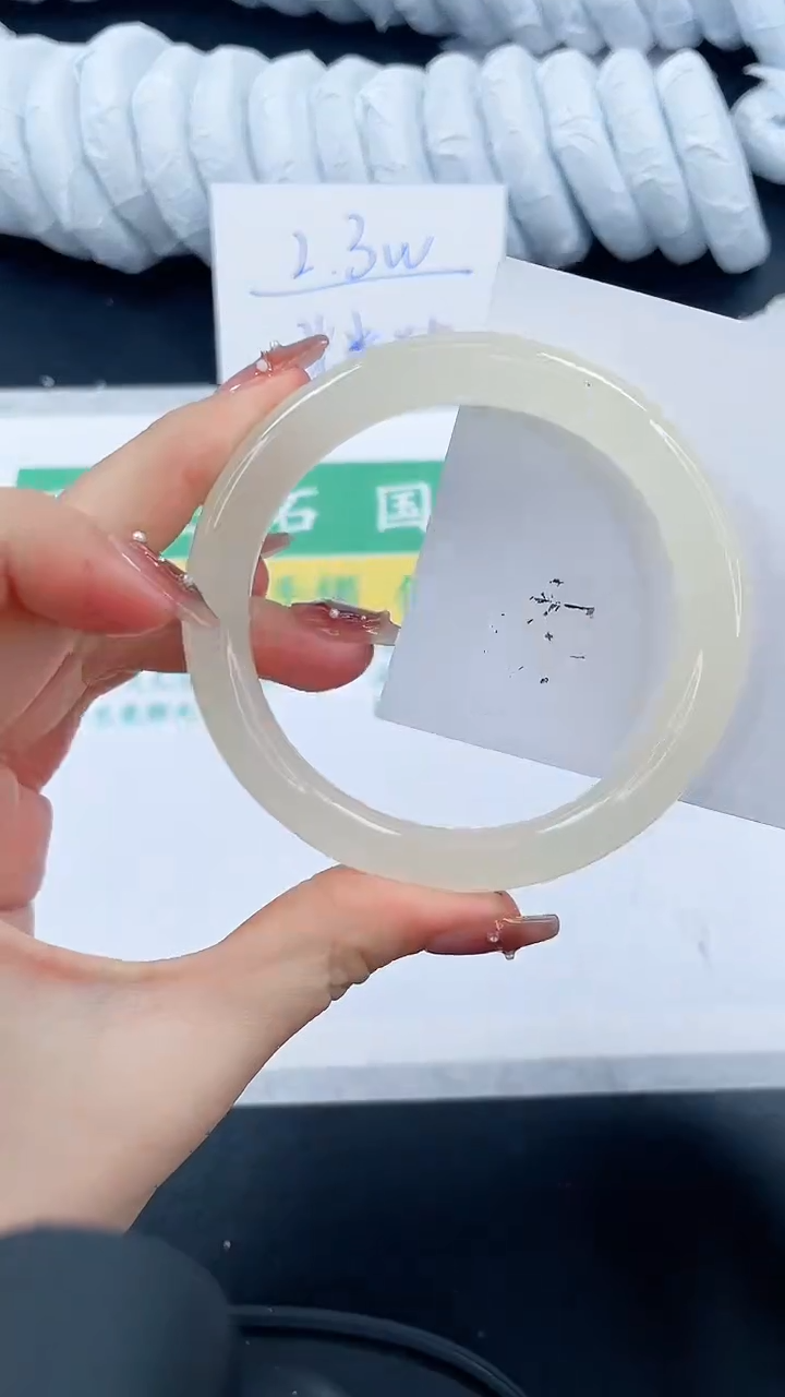 【闪购商品】石英质玉手镯未镶嵌195-60.6