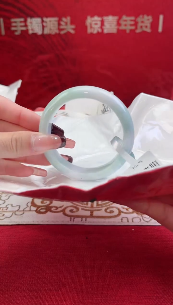 【闪购商品】翡翠手镯未镶嵌翡翠手镯(微瑕）