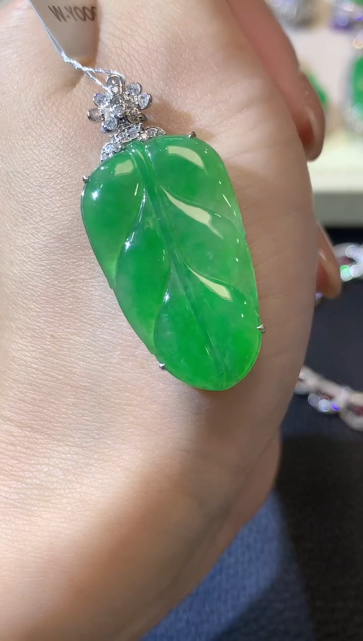 【闪购商品】翡翠吊坠(不含链)18K金镶嵌A49
