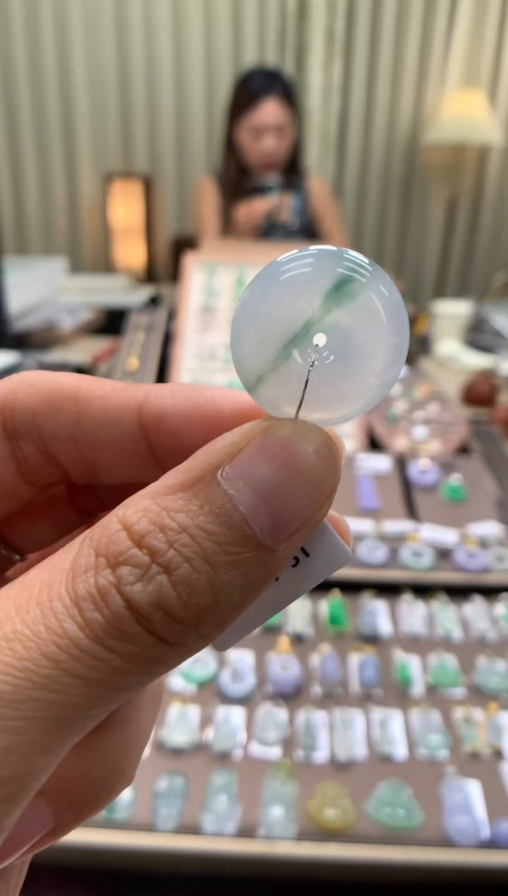 翡翠未镶嵌颈饰平安扣