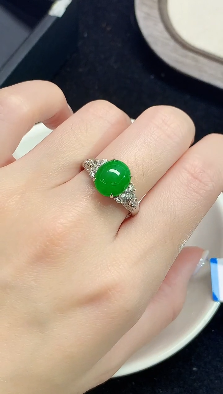 18K金镶嵌戒指翡翠DC多样性发其一