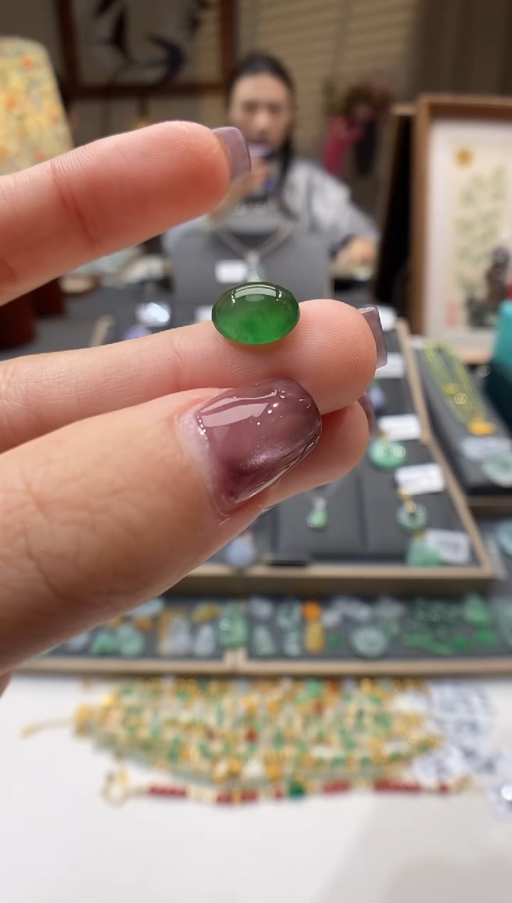 【闪购商品】翡翠颈饰未镶嵌蛋面