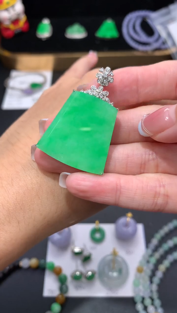 18K金镶嵌定制翡翠48小时鉴赏期 退货不扣服务费