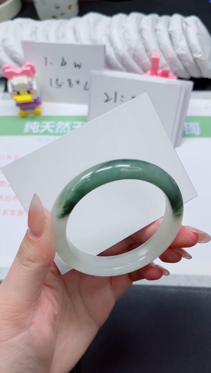 【闪购商品】石英质玉手镯未镶嵌275