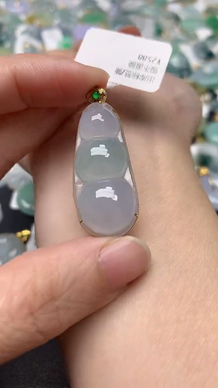 颈饰18K金镶嵌翡翠水**果天然缅甸A货翡翠