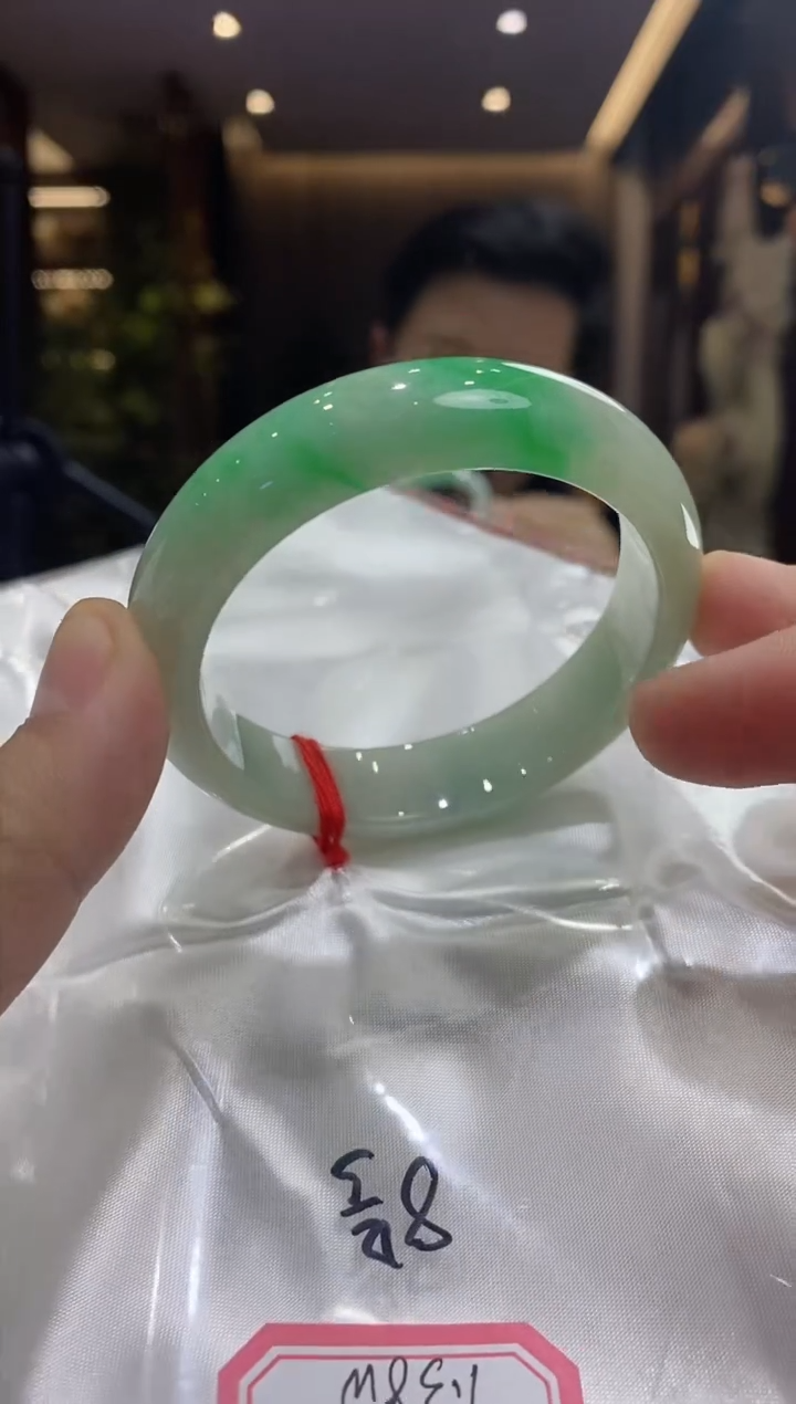 【闪购商品】翡翠手镯未镶嵌8号 55圈口 瑕疵