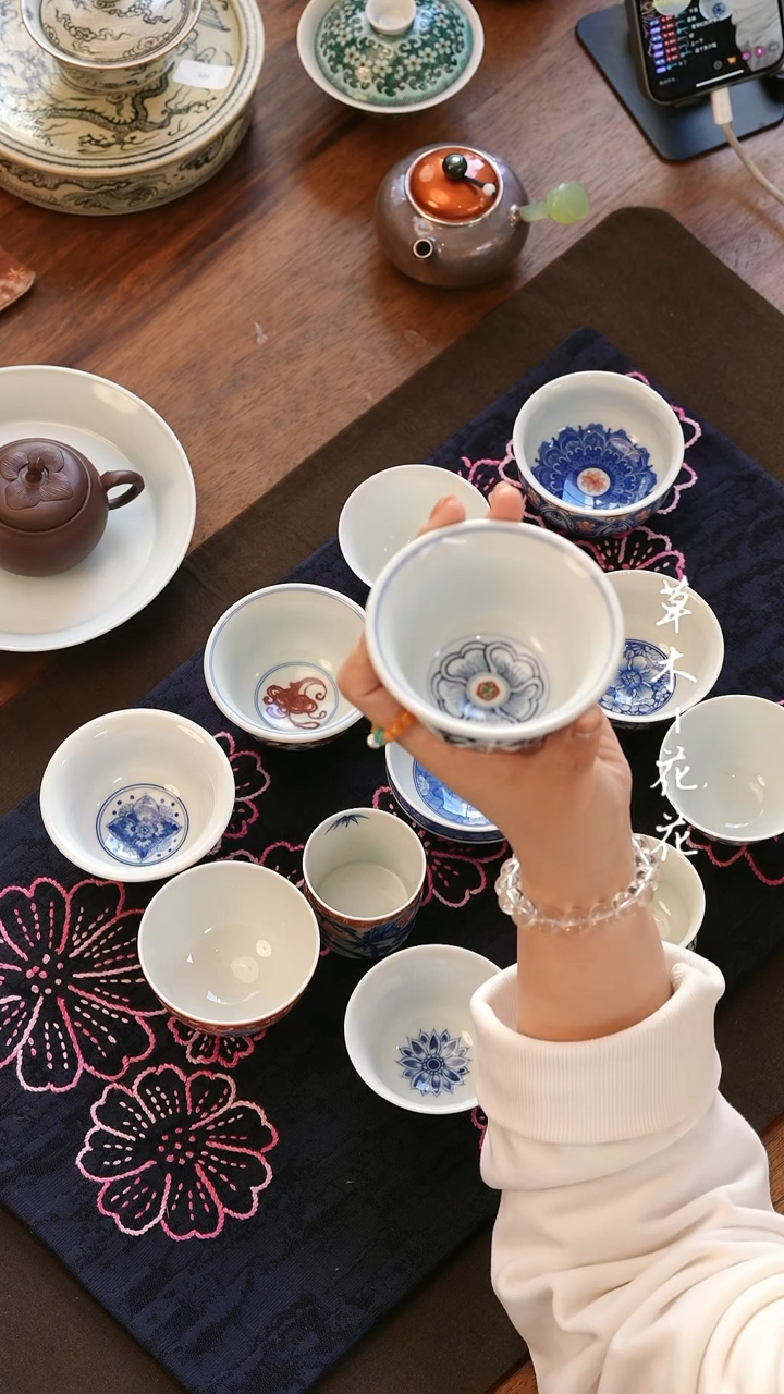 【闪购商品】月造缠枝莲釉里红压手杯大号