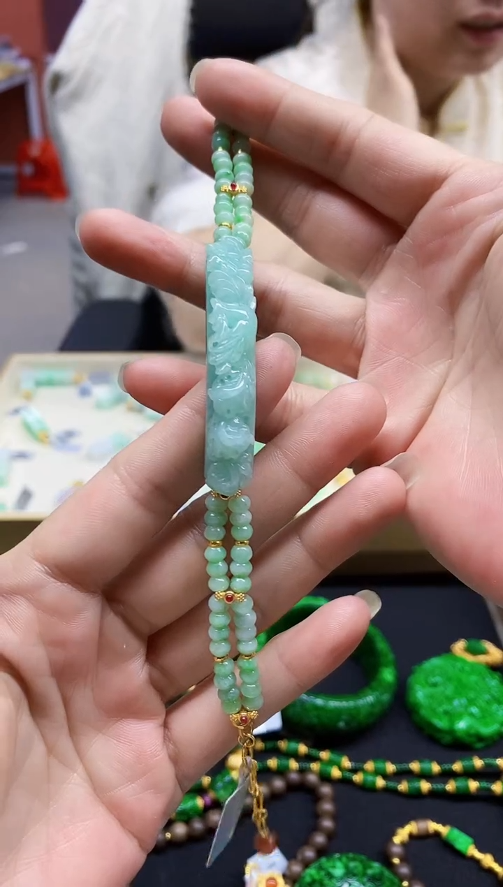 颈饰未镶嵌翡翠手牌