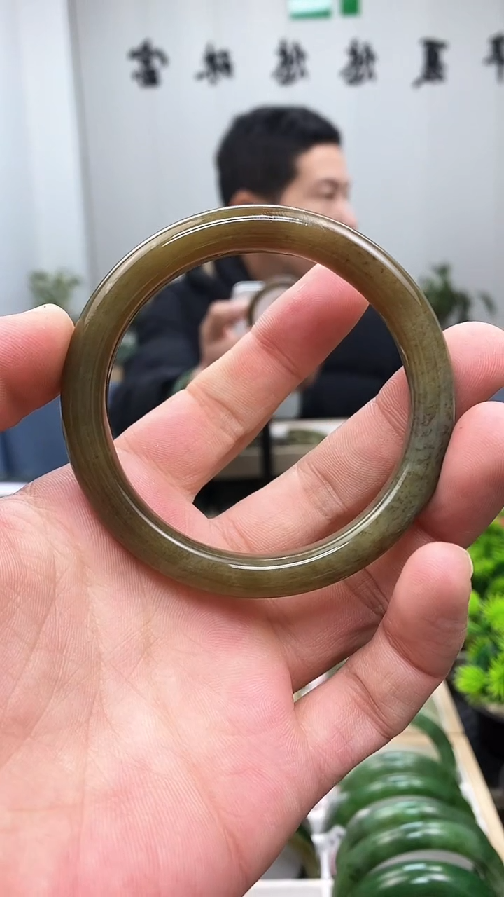 【闪购商品】和田玉手镯未镶嵌57