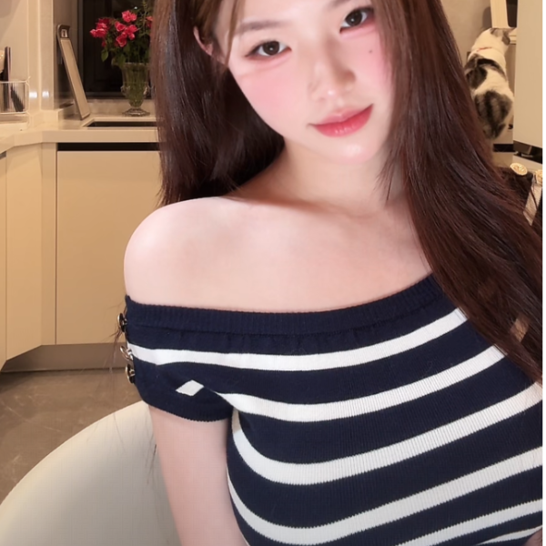 fussyy蓝白条纹斜肩一字肩显胸大针织打底YF102