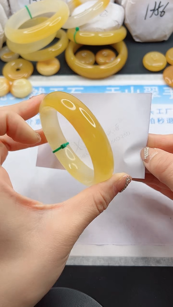 【闪购商品】石英质玉手镯未镶嵌446-56+