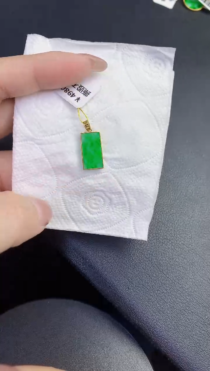 颈饰18K金镶嵌翡翠缅甸天然翡翠A货