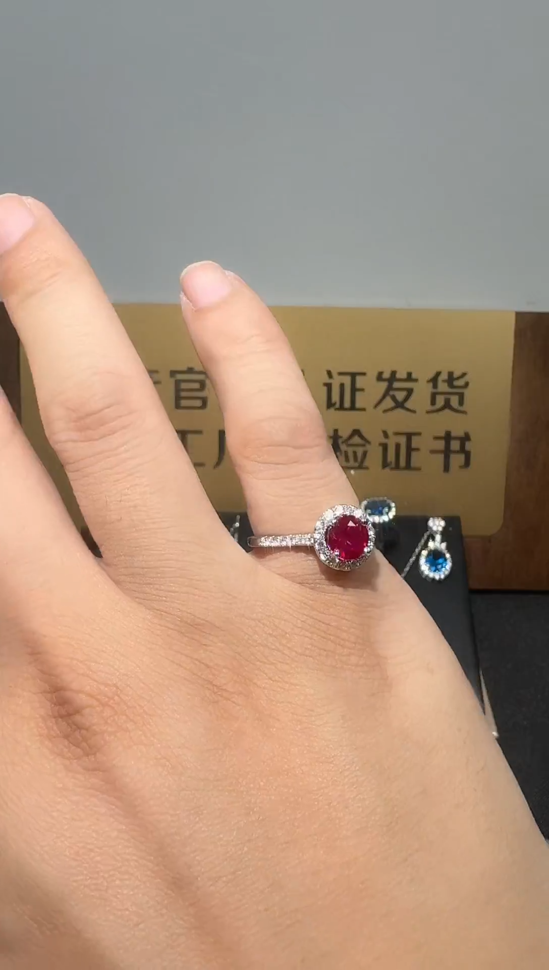 18K金镶嵌戒指红宝石113