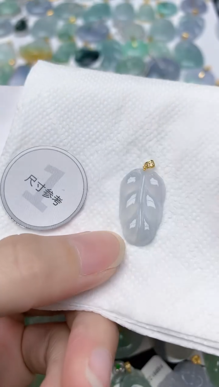 翡翠18K金镶嵌颈饰天然A货翡翠