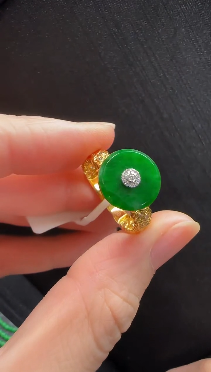 翡翠戒指18K金镶嵌300平安扣一枚