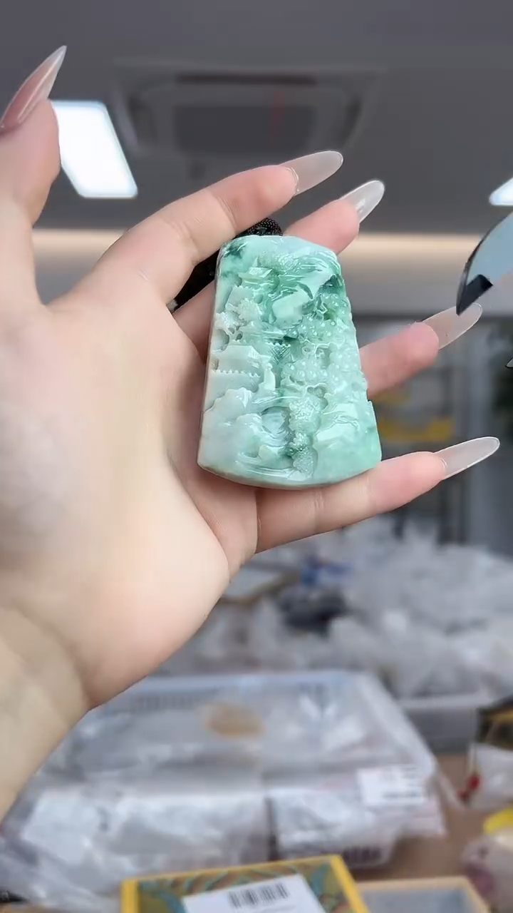 【闪购商品】翡翠颈饰未镶嵌山水牌