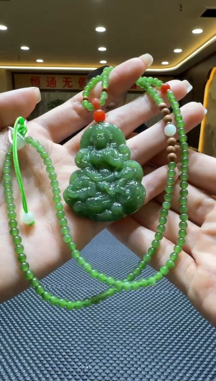 颈饰未镶嵌和田玉挂件