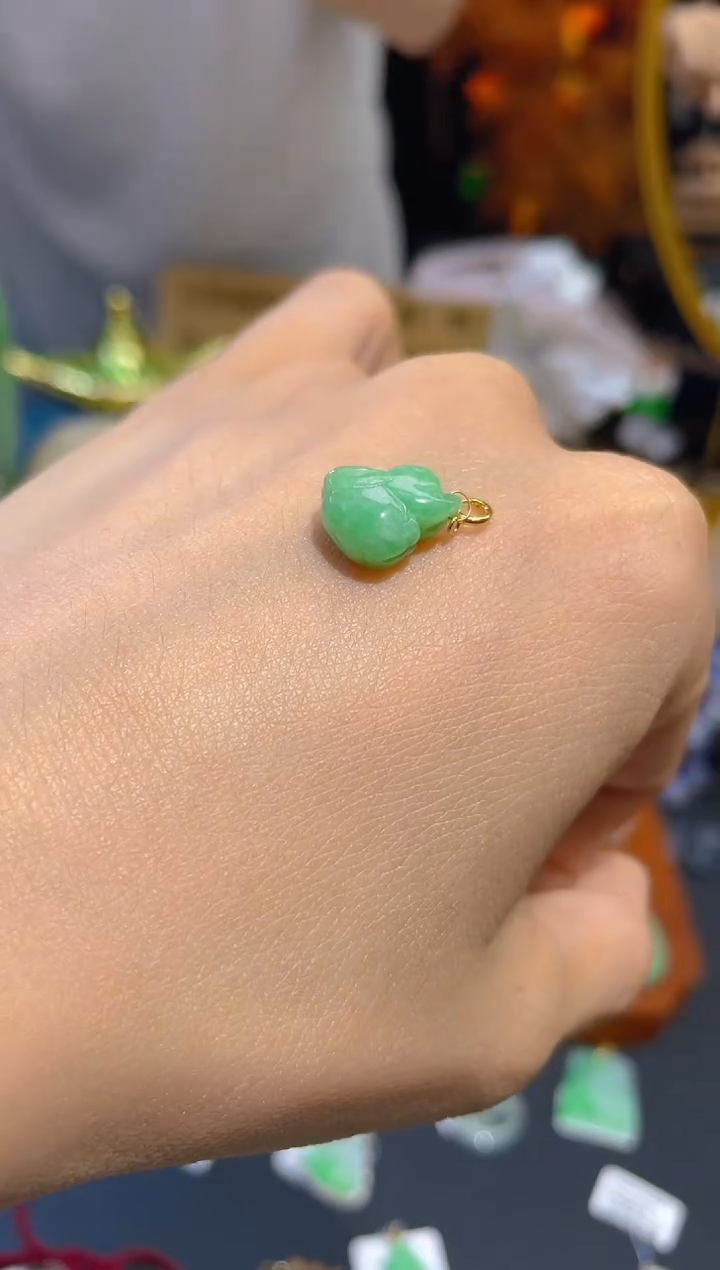 翡翠18K金镶嵌颈饰兔子 百元以下不出证 