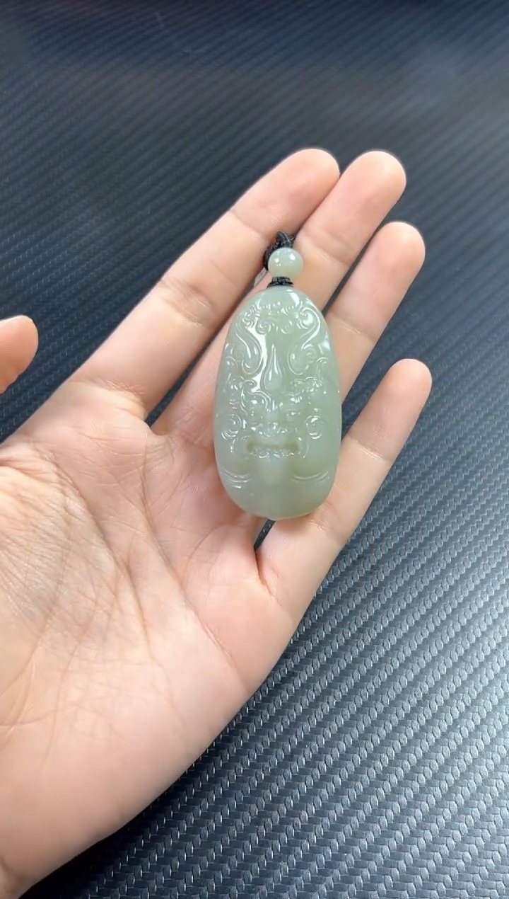 吊坠(赠链)未镶嵌和田玉且末微色差近矿