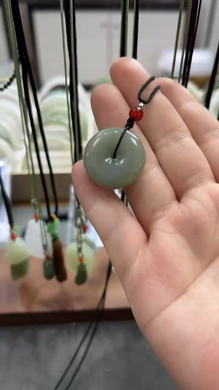 【闪购商品】和田玉颈饰未镶嵌平安扣