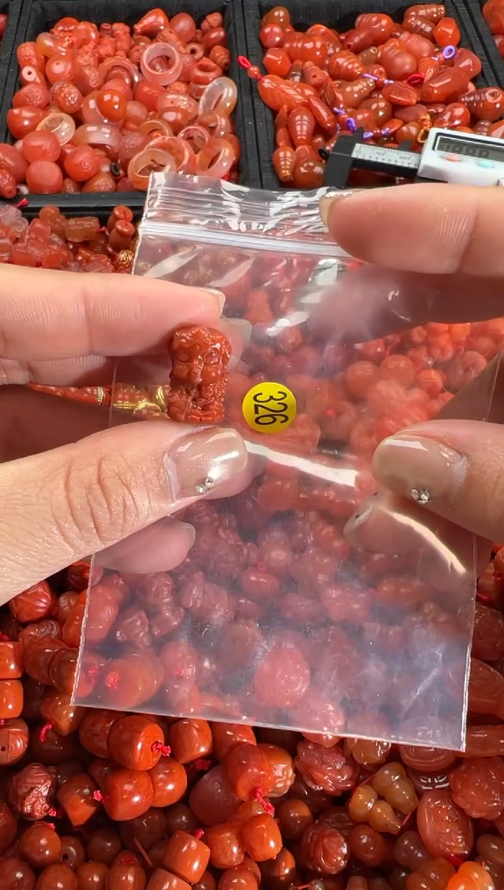 【闪购商品】南红玛瑙颈饰未镶嵌1