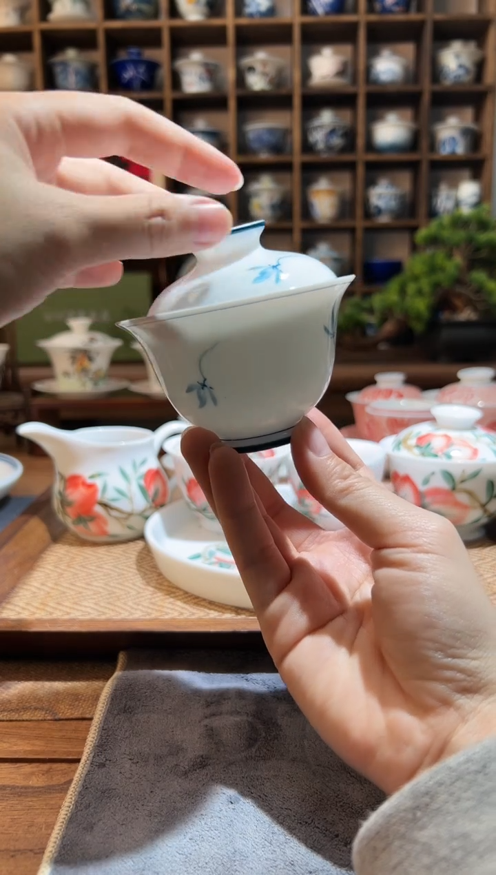 【闪购商品】手绘玉兰花小二才盖碗