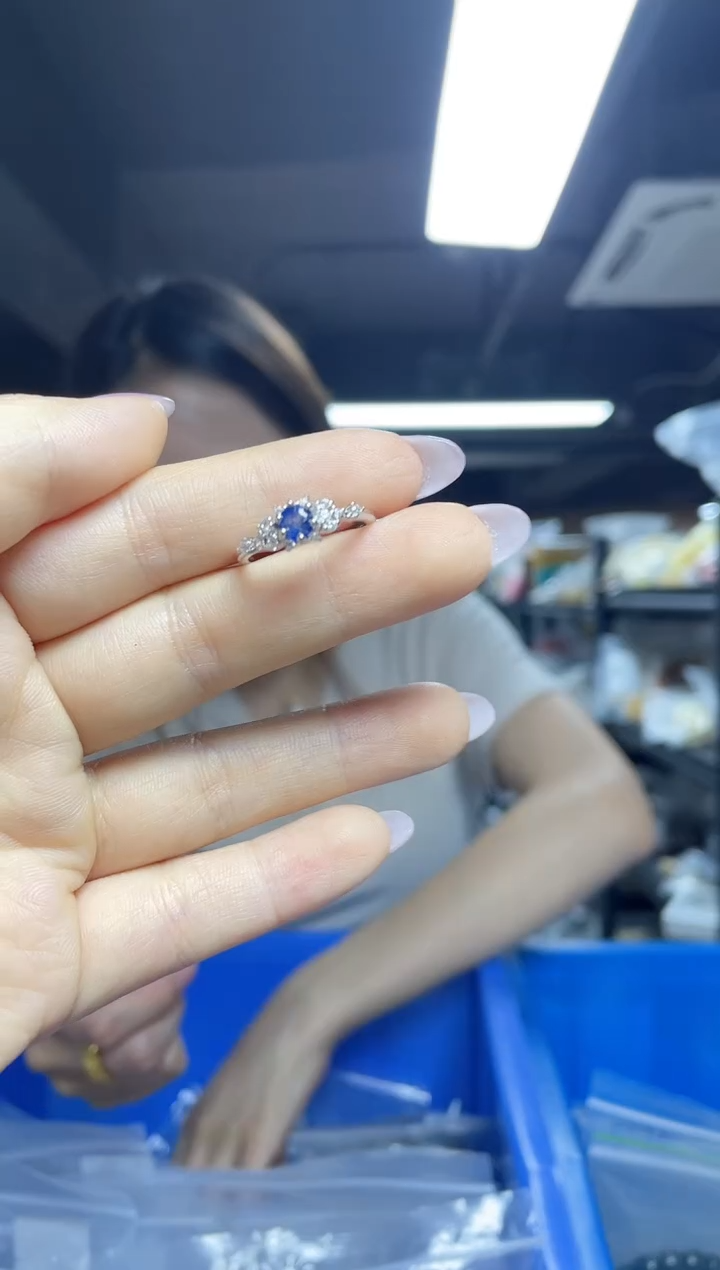蓝宝石`未镶嵌（多样性发一件）