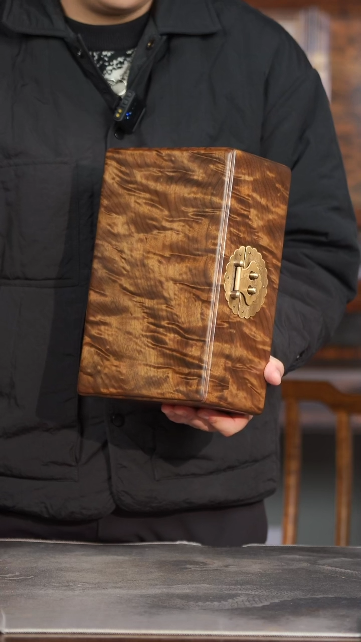 金丝楠578号阴沉满云彩纹精品一木一器首饰盒