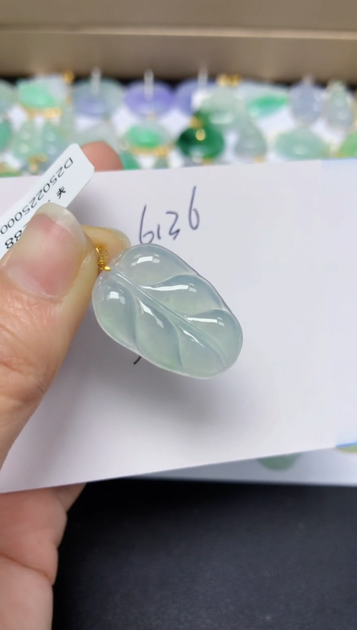 【闪购商品】翡翠颈饰18K金镶嵌 天然翡翠A货