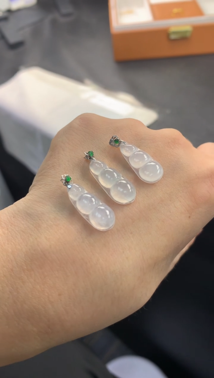 颈饰18K金镶嵌翡翠FA268 翡翠豆子 多样性发其一赠皮绳