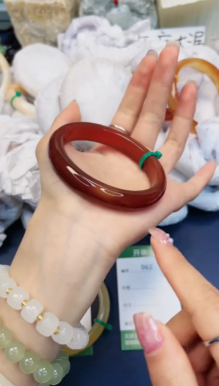 【闪购商品】石英质玉手镯未镶嵌62