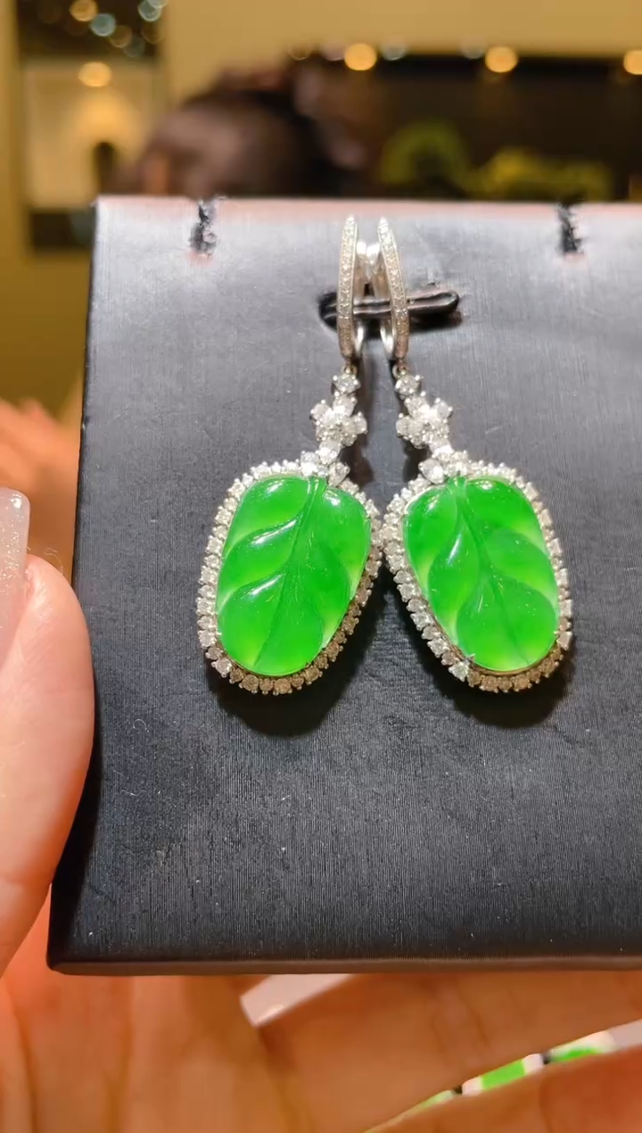 【闪购商品】翡翠吊坠(不含链)18K金镶嵌A47