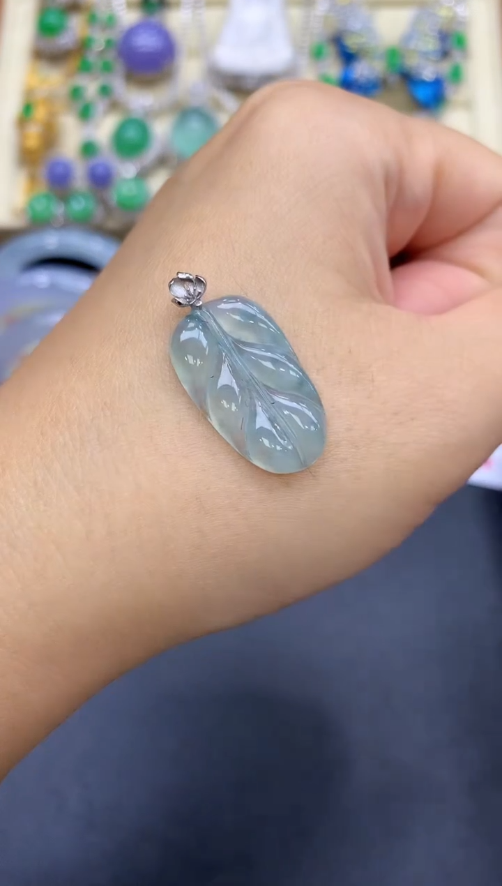 颈饰18K金镶嵌翡翠37-中国好珍宝