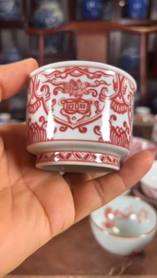 柴窑釉里红缠枝莲杯杯