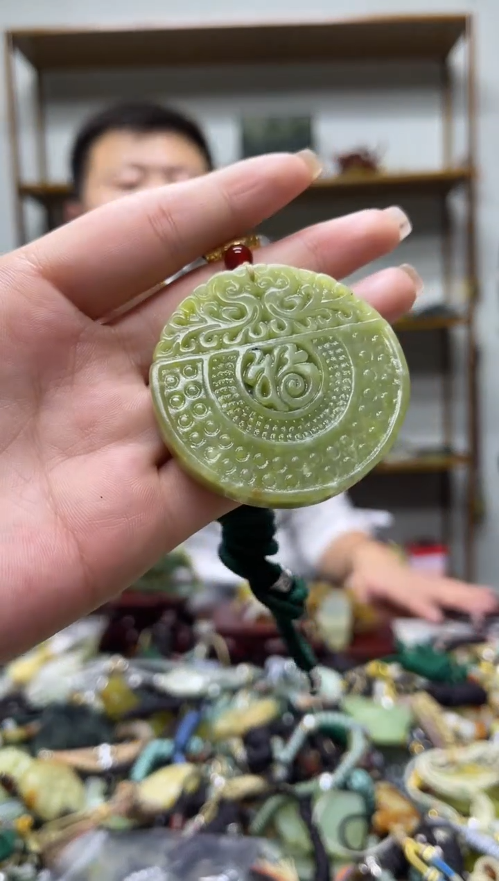未镶嵌岫玉吊坠·