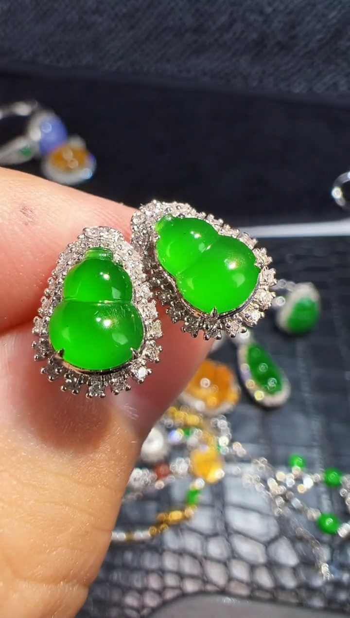 翡翠18K金镶嵌耳饰翡翠