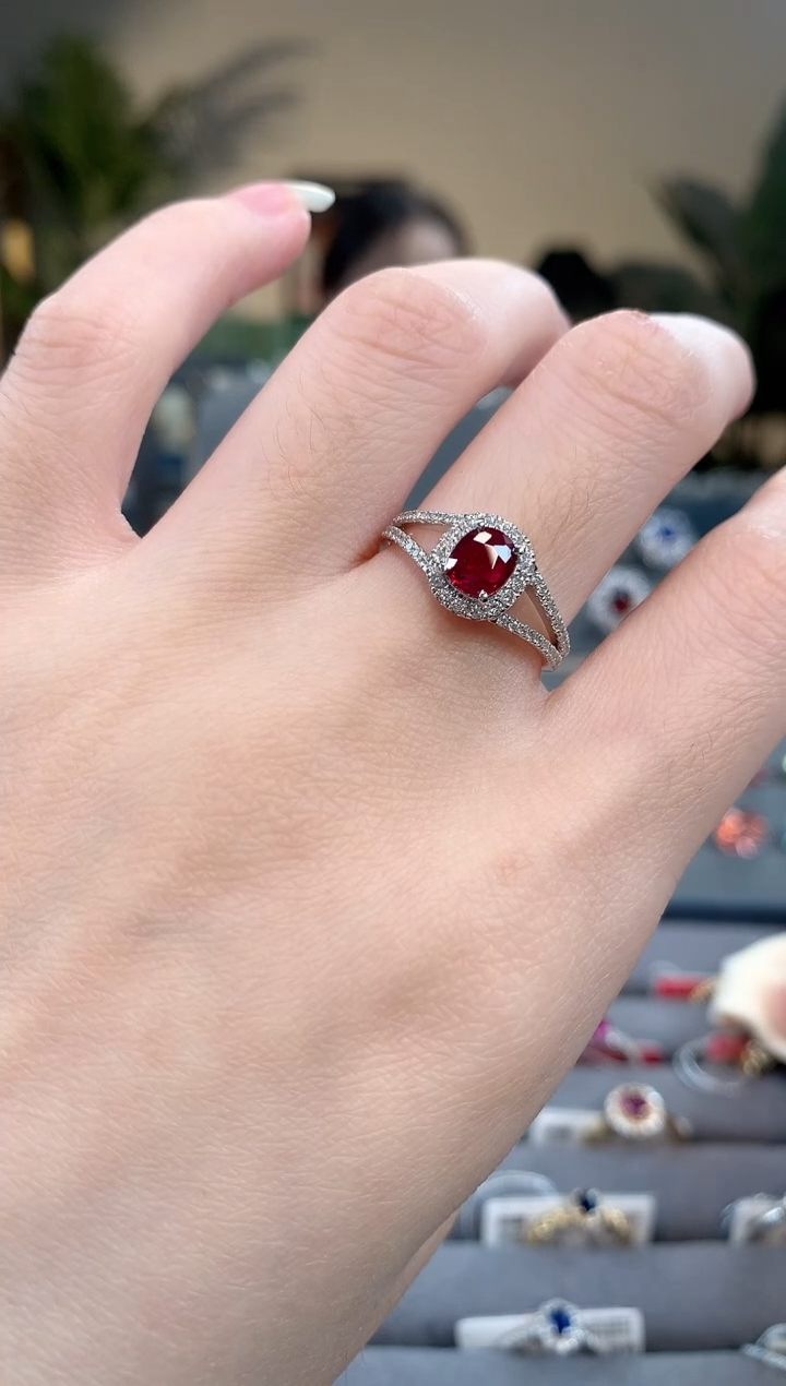 【闪购商品】红宝石戒指18K金镶嵌红宝石