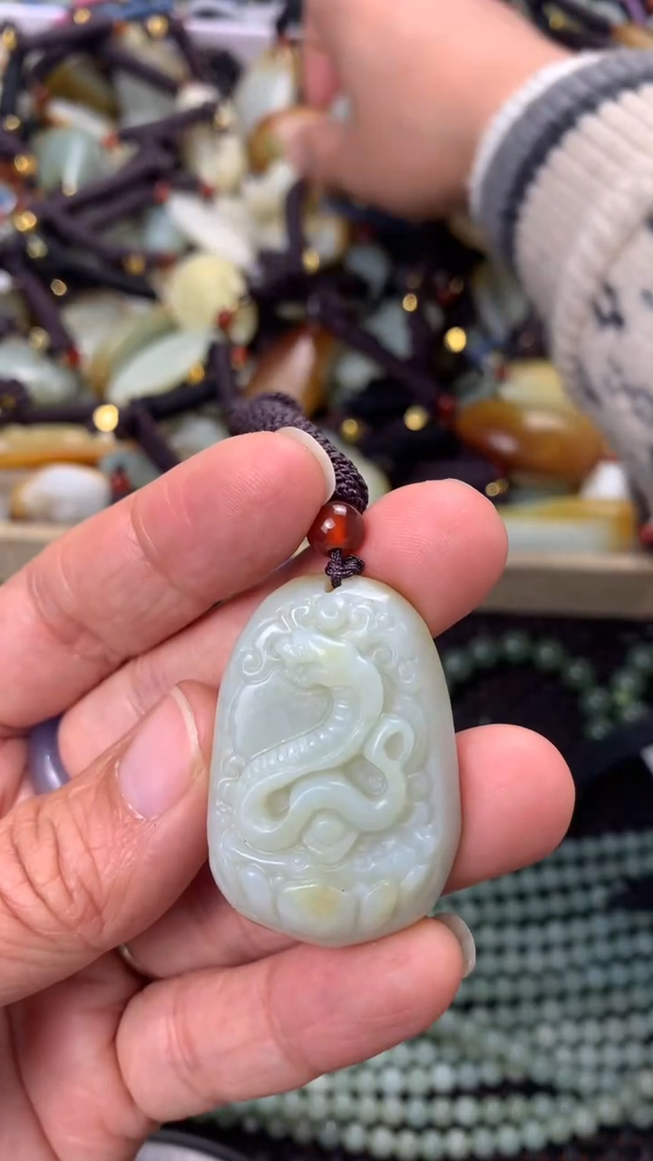 【闪购商品】和田玉颈饰未镶嵌多样性发货没有证书拍一发一有瑕