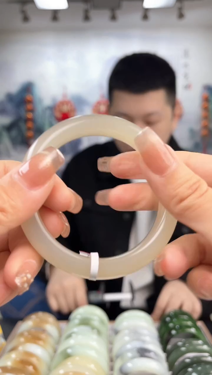 【闪购商品】和田玉手镯未镶嵌58+圈口仅一只