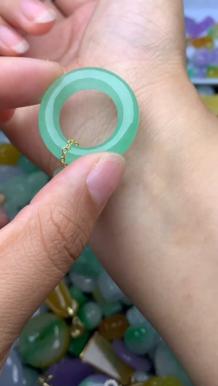 颈饰未镶嵌翡翠天然缅甸翡翠吊坠